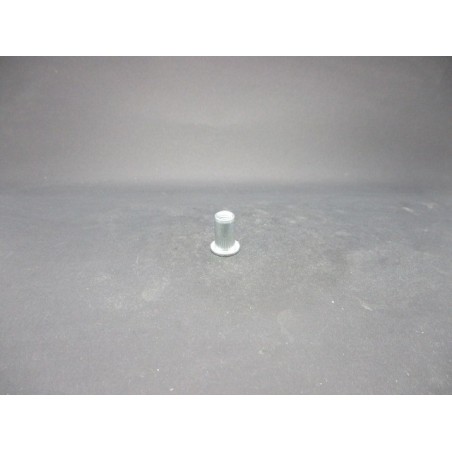 Ecrous à Sertir Tête Plate Acier Zingué 6mm